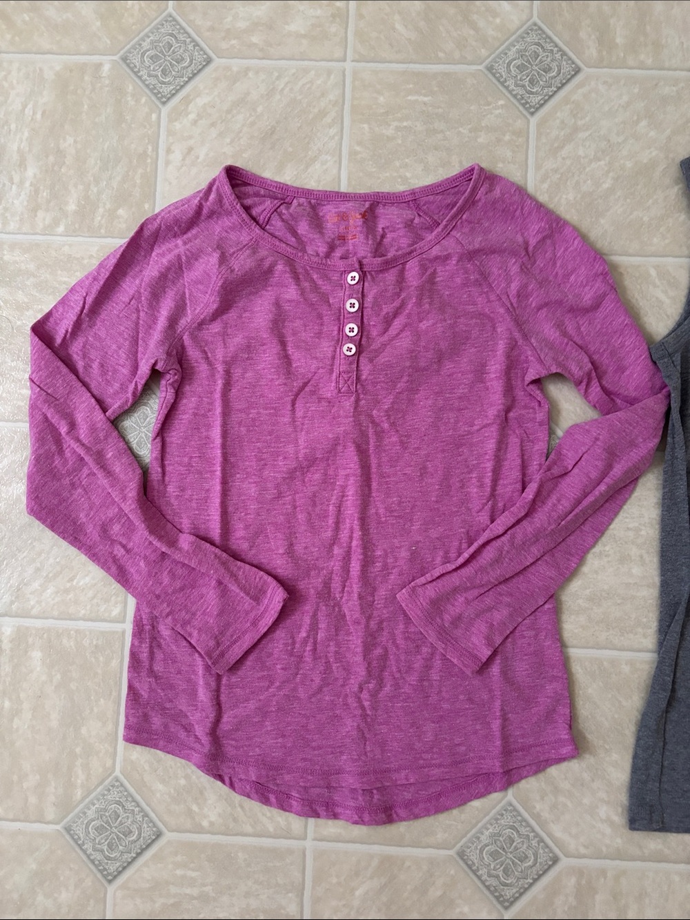 Cat and Jack Top Bundle - Picture 2 of 3